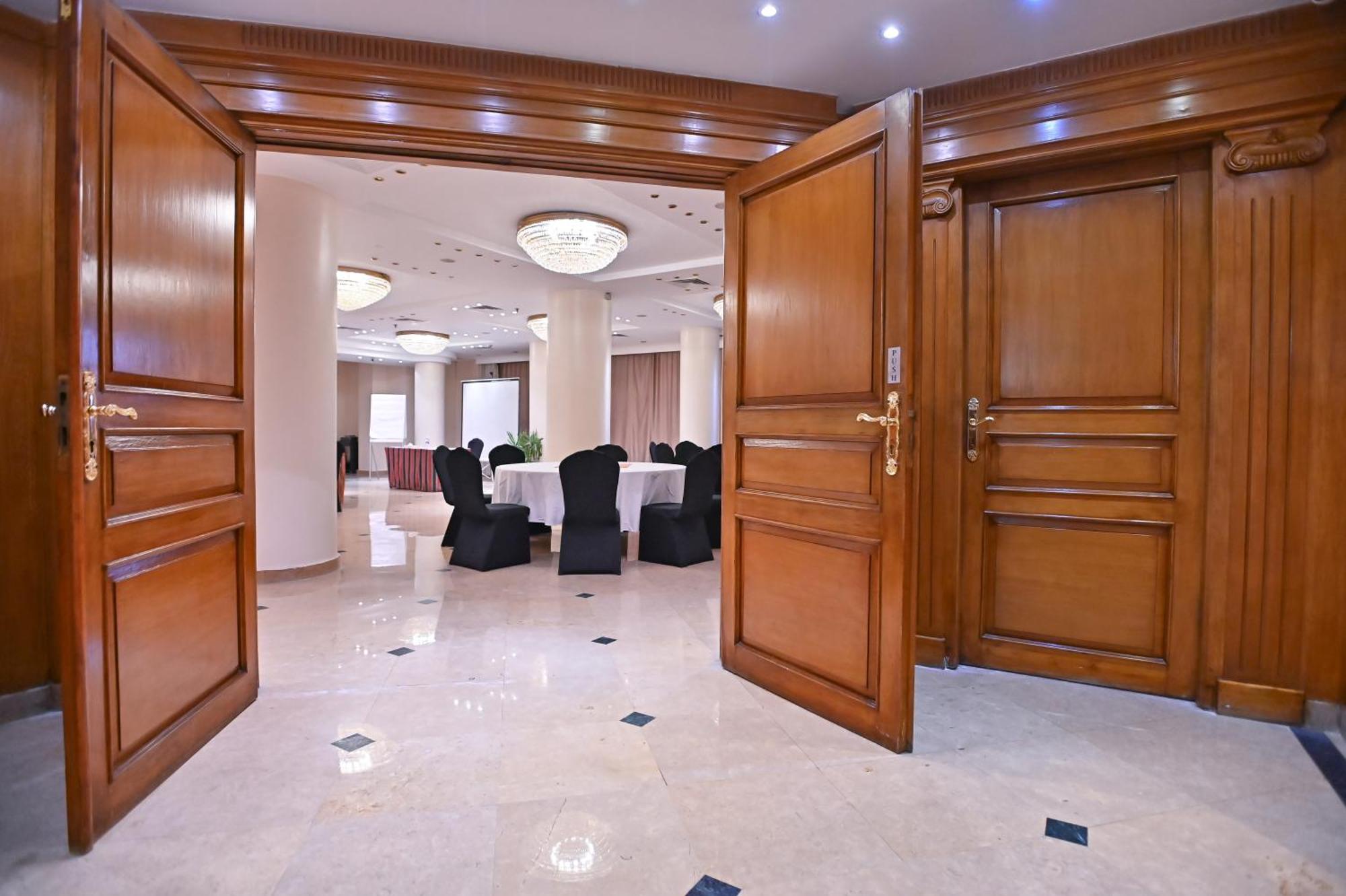 Swiss Inn Nile Hotel Giza Exterior photo