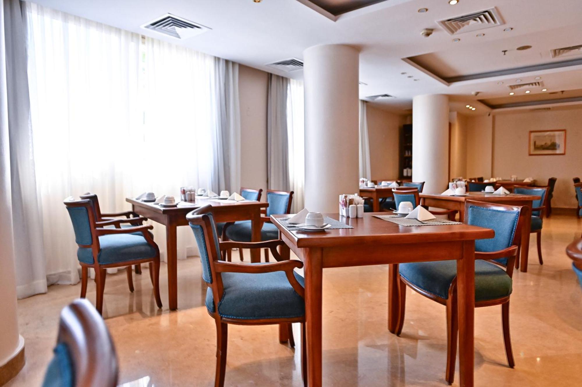 Swiss Inn Nile Hotel Giza Exterior photo